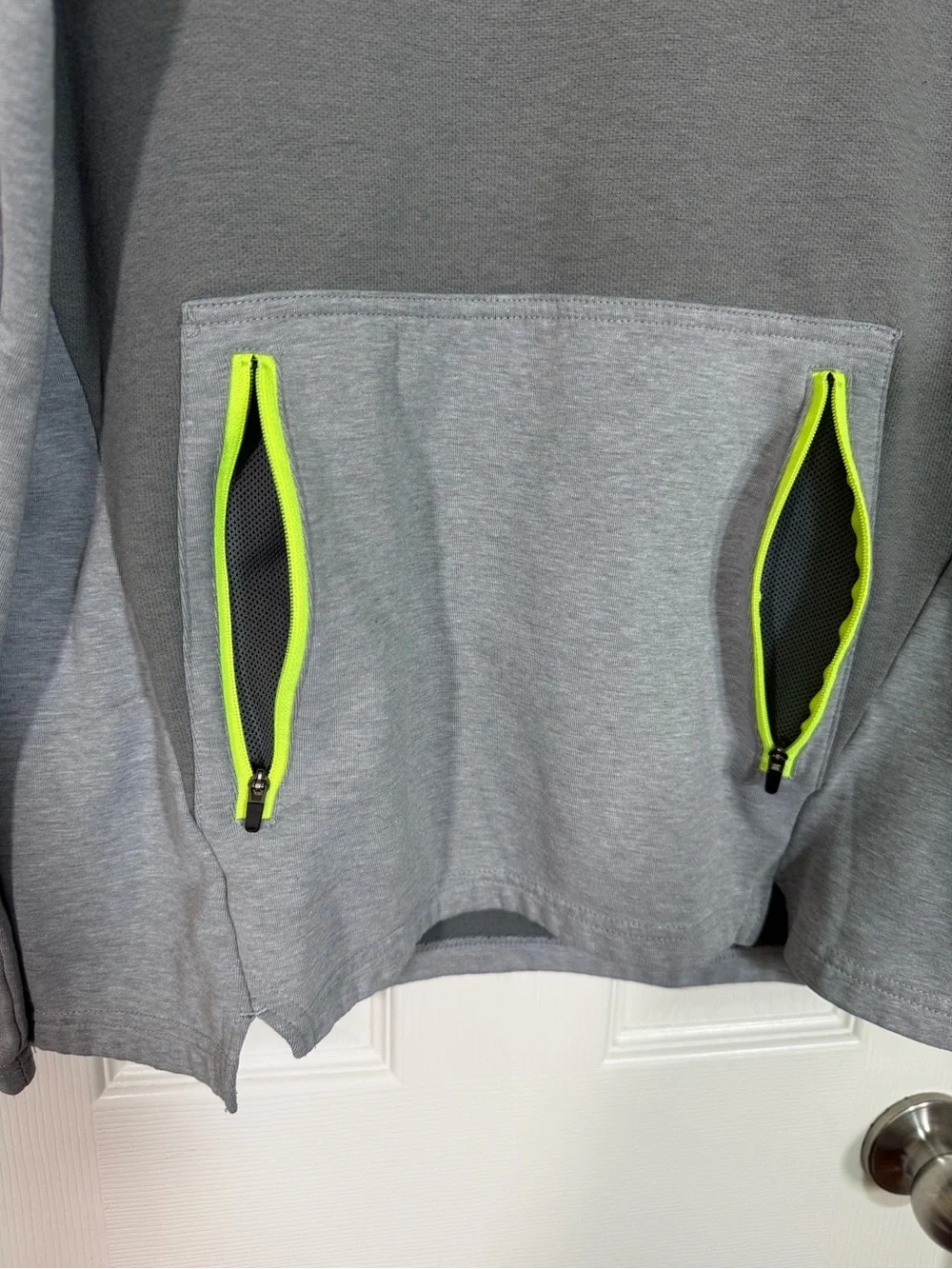 Nike Therma-Fit Men’s Gray Pullover Hoodie Neon Zip Pockets Sweatshirt Size M